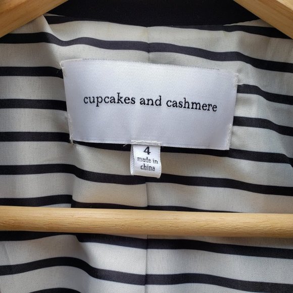 Cupcakes and Cashmere Elodie Blazer - Picture 12 of 14